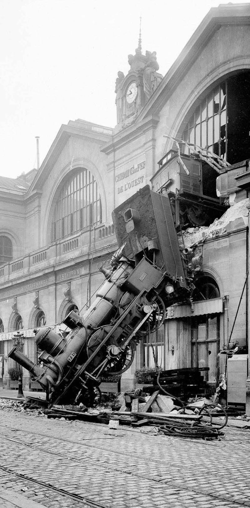 Train wreck at Montparnasse